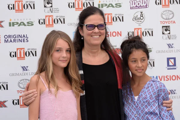 Giffoni Valle Piana, Sa, İtalya - 24 Temmuz 2019 : Elisa Del Genio, Eleonora Andreatta ve Ludovica Nasti Giffoni Film Festivali 2019'da - 24 Temmuz 2019'da Giffoni Valle Piana, İtalya.