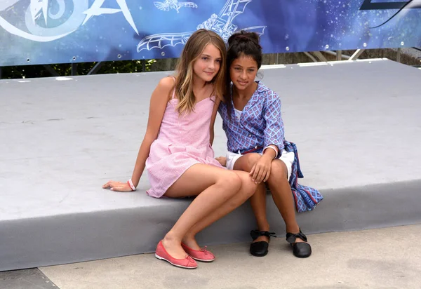 Giffoni Valle Piana, Sa, İtalya - 24 Temmuz 2019 : Elisa Del Genio ve Ludovica Nasti Giffoni Film Festivali 2019'da - 24 Temmuz 2019'da Giffoni Valle Piana, İtalya.