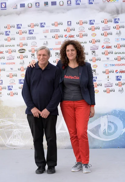 Giffoni Valle Piana, Sa, İtalya - 20 Temmuz 2019 : Don Luigi Ciotti ve Gianna Fracassi Giffoni Film Festivali 2019'da - 20 Temmuz 2019'da Giffoni Valle Piana, İtalya.