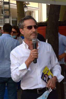 İtalya: İtalyan siyasetçi Stefano Caldoro bir halk toplantısında Salerno 'da konuştu. 26 Ağustos 2020.