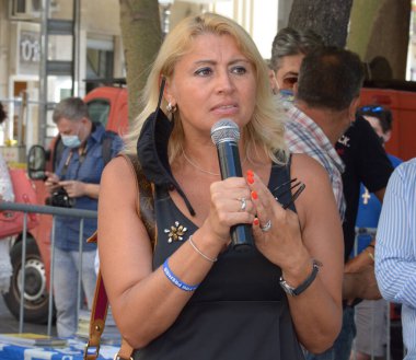 İtalya: İtalyan politikacı Giuseppina Castiello bir halk toplantısında Salerno 'da konuştu. 26 Ağustos 2020.