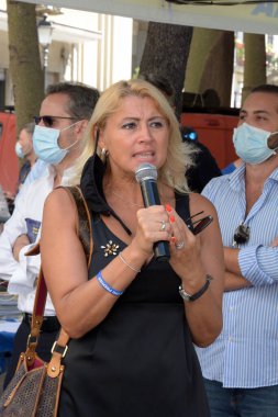 İtalya: İtalyan politikacı Giuseppina Castiello bir halk toplantısında Salerno 'da konuştu. 26 Ağustos 2020.