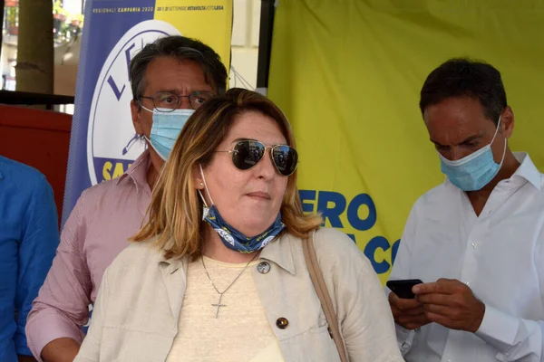 İtalya: İtalyan siyasetçi Lucia Vuolo bir halk toplantısında Salerno 'da konuşuyor. 26 Ağustos 2020.
