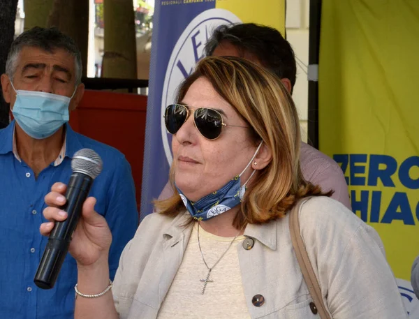 İtalya: İtalyan siyasetçi Lucia Vuolo bir halk toplantısında Salerno 'da konuşuyor. 26 Ağustos 2020.