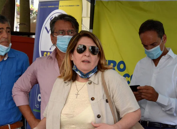 İtalya: İtalyan siyasetçi Lucia Vuolo bir halk toplantısında Salerno 'da konuşuyor. 26 Ağustos 2020.