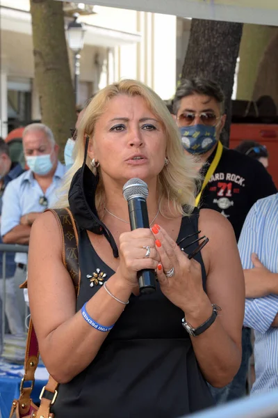 İtalya: İtalyan politikacı Giuseppina Castiello bir halk toplantısında Salerno 'da konuştu. 26 Ağustos 2020.