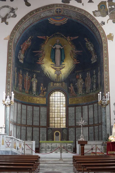 İtalya: Salerno Katedrali 'nin iç görünümü, 4 Eylül 2020.