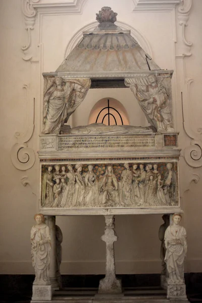 İtalya: Salerno Katedrali 'nin iç görünümü, 4 Eylül 2020.