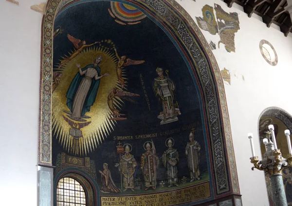 İtalya: Salerno Katedrali 'nin iç görünümü, 4 Eylül 2020.