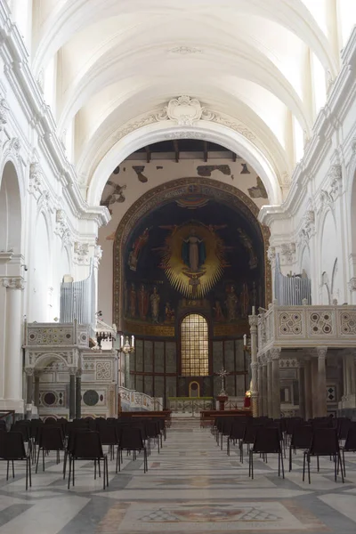 İtalya: Salerno Katedrali 'nin iç görünümü, 4 Eylül 2020.