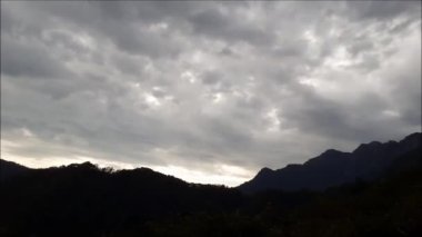 Zaman aşımı: Güney İtalya, Campania 'da dağ günbatımı manzarası, 12 Eylül 2020.