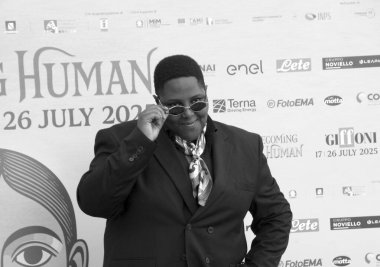 GIFFONI VALLE PIANA - 26 Temmuz 2025: Stephani Ojemba aka Ste Giffoni Film Festivali 2025 - 26 Temmuz 2025 tarihinde Giffoni Valle Piana, İtalya.