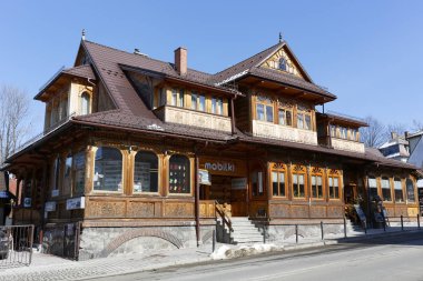 Zakopane, Polonya - 22 Mart 2018: ahşap 1903'te büyük tarihi villa inşa. Bu bina Slimak, eski adı olarak da bilinen Janina veya Zoska yerel adı altında bilinen