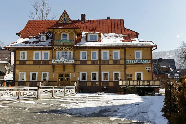 Zakopane Polônia Março 2018 Grande Edifício Madeira Onde Hotel Está — Fotografia de Stock