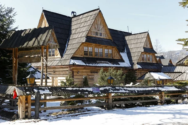 Zakopane Polen März 2018 Holzblockhaus Mit Traditionellem Schrägdach Das Mit — Stockfoto