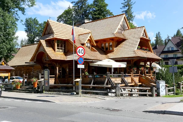 Zakopane Pologne Août 2017 Maison Traditionnelle Rondins Bois Recouverte Toit — Photo