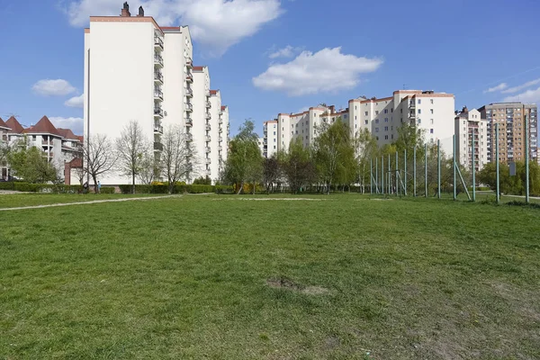 Varsovia Polonia Abril 2018 Vivienda Edificios Altos Este Distrito Ciudad — Foto de Stock