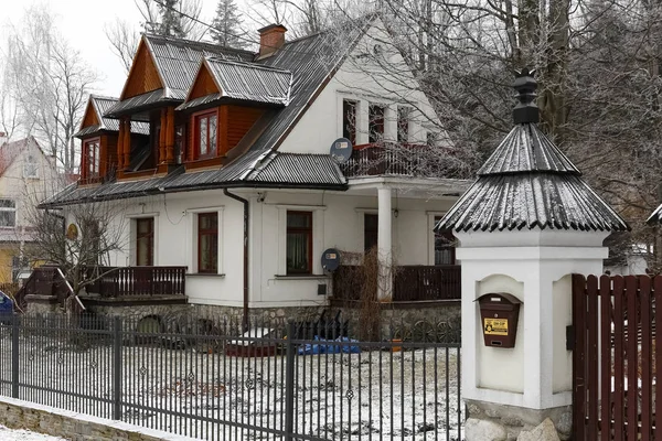 Zakopane Polonia Marzo 2018 Casa Residencial Visible Paisaje Invernal Esta — Foto de Stock