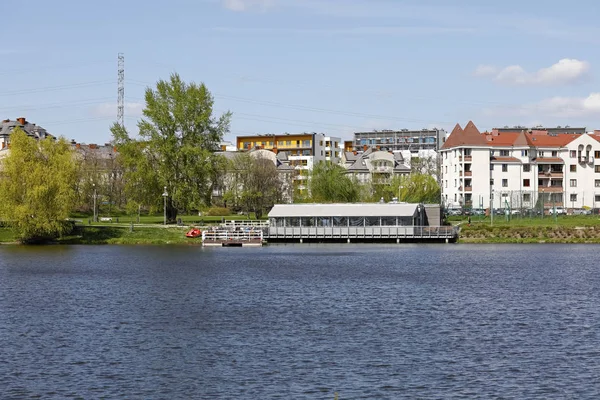 Varšava Polsko Dubna 2018 Okolní Obytné Istalace Břehu Jezera Budova — Stock fotografie