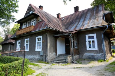 Zakopane, Polonya - 15 Ağustos 2017: sıvalı ahşap konut ev mimari bir anıtıdır. Bu Osobita adlı villa ve geri 1893 tarihleri.