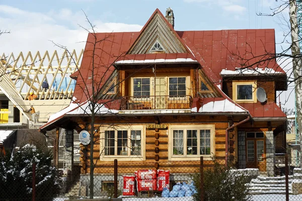 Zakopane Polônia Março 2018 Uma Casa Familiar Feita Troncos Madeira — Fotografia de Stock
