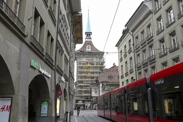 Bern Schweiz Februar 2018 Einiger Entfernung Steht Ein Uhrenturm Der — Stockfoto