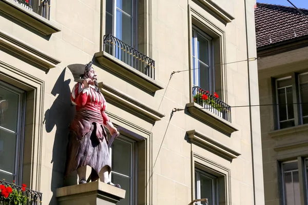Bern Switzerland September 2017 Statue Butcher Decorates Frontage Building Old — Stock Photo, Image