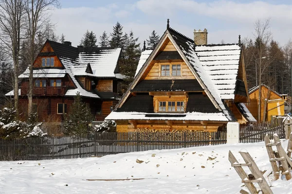 Zakopane Polônia Março 2018 Casas Madeira São Vistas Cenário Inverno — Fotografia de Stock