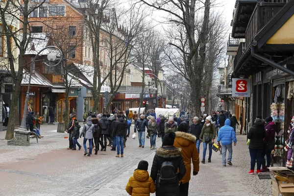 扎科帕内 2018年3月17日 城市的步行区和购物区被称为 Krupowki 这里有许多度假者和居民 — 图库照片