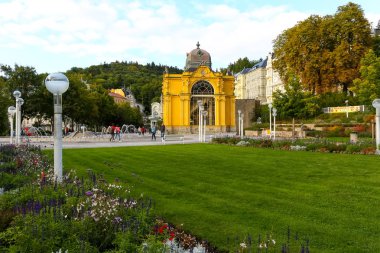 Marianske Lazne, Çek Cumhuriyeti - 12 Eylül 2017: Bu kaplıca kenti ve dış varlıkları bir güzel park, muhteşem mimarisi ve boşluk doğa yararları tadını çıkarmak için vardır.