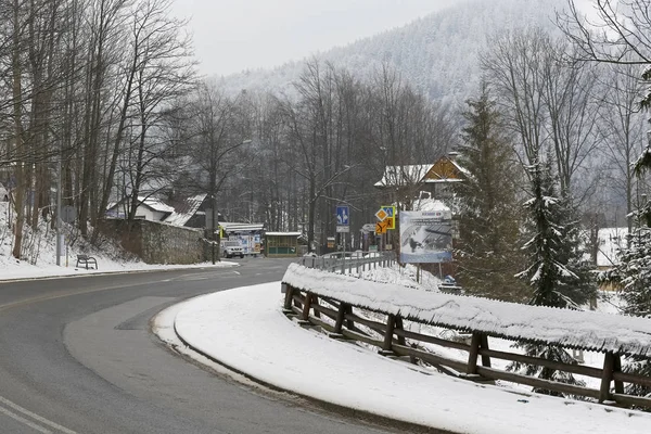 Zakopane Poland March 2018 Winding Street City Center Shown Winter — Stock Photo, Image