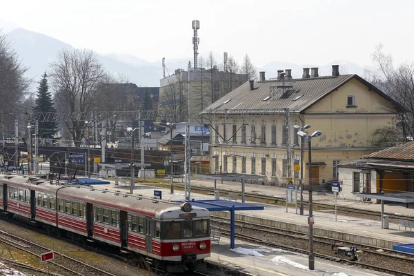 Zakopane Polonia Marzo 2018 Treno Fermato Alla Stazione Ferroviaria Sta — Foto Stock