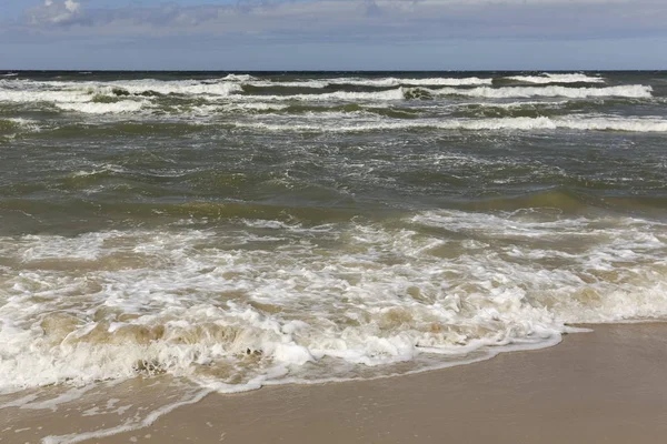 Живописные Волны Вдоль Пляжа Колобжеге Польша — стоковое фото