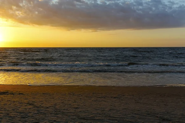 Entre Las Nubes Mar Cielo Está Iluminado Por Luz Del —  Fotos de Stock