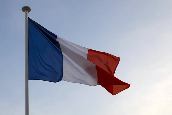 Σημαία Της Γαλλίας Βρίσκεται Στην Κορυφή Του Ιστού — Φωτογραφία Αρχείου