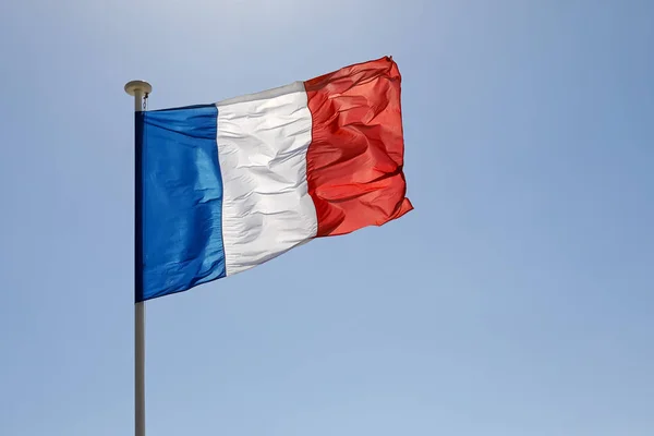 Die Französische Nationalflagge Steht Auf Dem Mast Und Weht Dort — Stockfoto