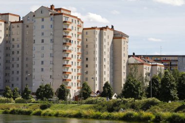 Varşova, Polonya - 12 Ağustos 2018: Bir toplu konut vardır. Bu yerel olarak Goclaw bilinen bir Varşova Bölgesi var. Binaların çoğu burada teknoloji bina büyük panel sistemi kullanılarak inşa.