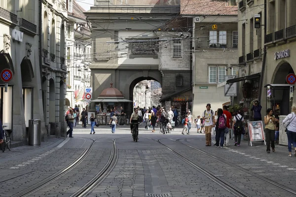 Bern Švýcarsko Září 2018 Ulicí Historické Budovy Zdá Vyrostli Brána — Stock fotografie