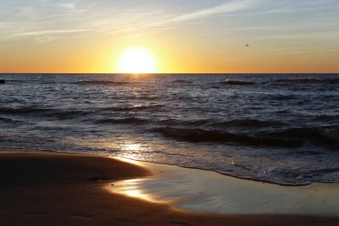 Baltık Denizi üzerinde gün batımı