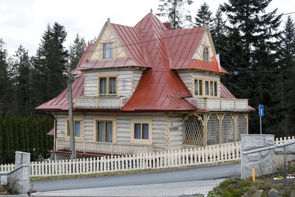 Timber log family house — Stock Photo, Image