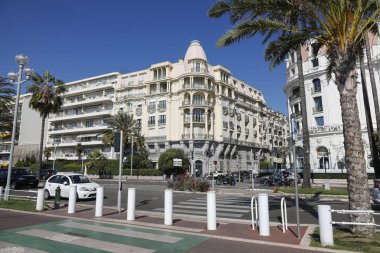 Promenade des Anglais üzerinde büyük binalar