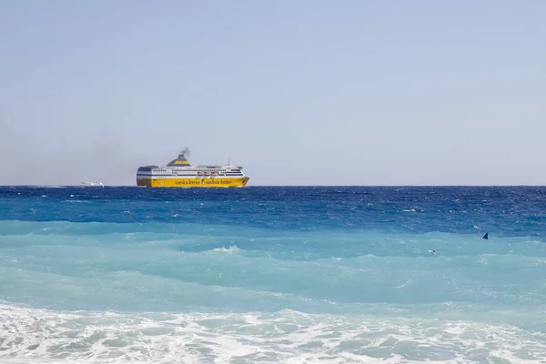 Large ferry sails on the Mediterranean Sea — Stock Photo, Image