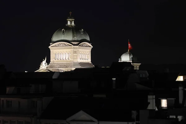 Noční výhled na dóm federálního paláce — Stock fotografie