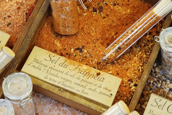 Salz mit Zusatzstoffen am Messestand — Stockfoto