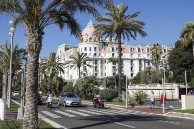 Ünlü Negresco Hotel var