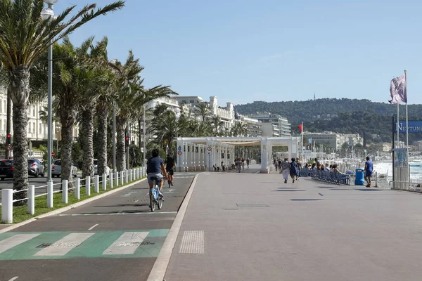 Hay ciclistas en el carril bici — Foto de Stock