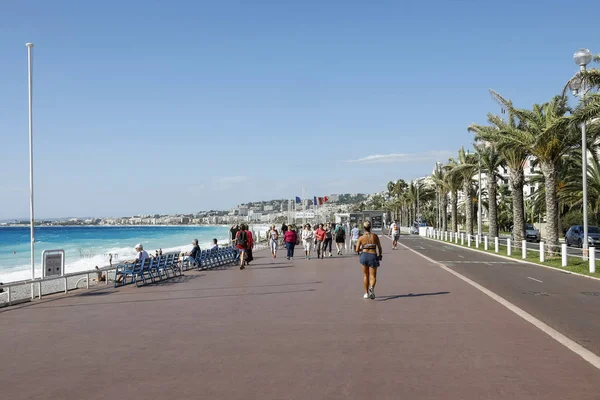Promenader längs Promenade des Anglais — Stockfoto
