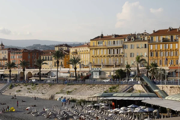 Strand und nahe gelegene Gebäude — Stockfoto