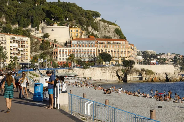 Praia e passeio marítimo em Nice — Fotografia de Stock