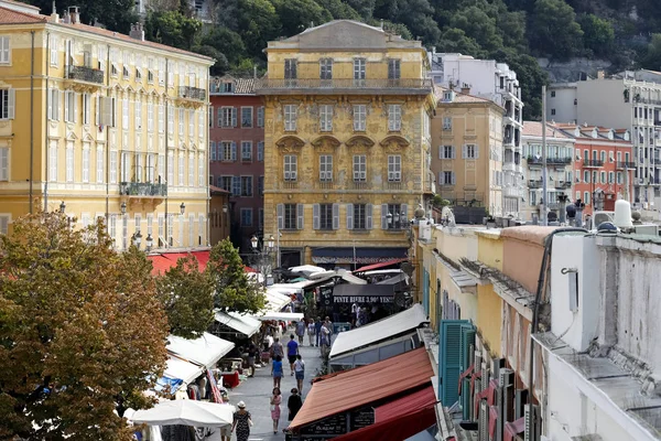 Cours Saleya'nın hemen yakınında bulunan evler — Stok fotoğraf